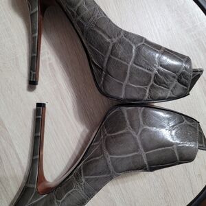 Enzo Angiolini pumps stolleto heels like new
